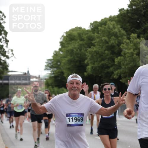 29.06.2025 - hella hamburg halbmarathon Jannik Wohlers http://msf.ph/oto/8140368 29.06.2025 10:43:04 Lombardsbrücke 1155, 1400, 1816, 1878, 3238, 3329, 3390, 4056, 4367, 5214, 5370, 5720, 6012, 6096, 6226, 6440, 6931, 7197, 7872, 7926, 8135, 8233, 8408, 8504, 9639, 9641, 9831, 10083, 10200, 10202, 10325, 11093, 11279, 11649, 11969, 12654, 13684, 13685, 13730, 13748, 14528, 14890, 15177, 15187, 15514, 15717, 16358, 16560, 16901, 16902, 17143, 17210, 18341, 18497, 19031, 19043, 19141 meine-sportfotos.de
