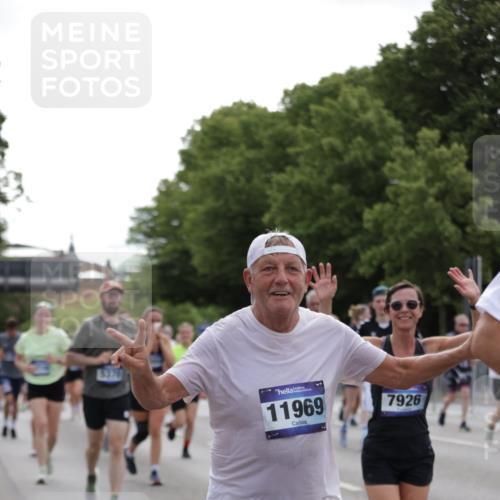 29.06.2025 - hella hamburg halbmarathon Jannik Wohlers http://msf.ph/oto/8140407 29.06.2025 10:43:05 Lombardsbrücke 1023, 1155, 1400, 1816, 1878, 3238, 3329, 3390, 4056, 4367, 4866, 5214, 5370, 5720, 6012, 6096, 6226, 6440, 6931, 7197, 7926, 8135, 8233, 8408, 8504, 9639, 9641, 9831, 10083, 10200, 10202, 10325, 11093, 11279, 11969, 12654, 13684, 13685, 13730, 13748, 14528, 14866, 14890, 15079, 15177, 15187, 15514, 15795, 15848, 16358, 16560, 16901, 16902, 17143, 17210, 18341, 18497, 19031, 19043, 19141 meine-sportfotos.de
