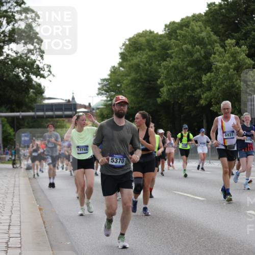 29.06.2025 - hella hamburg halbmarathon Jannik Wohlers http://msf.ph/oto/8140419 29.06.2025 10:43:06 Lombardsbrücke 1023, 1155, 1400, 1878, 3238, 3329, 3390, 4367, 4866, 5214, 5370, 5720, 6012, 6096, 6226, 6440, 6931, 7197, 7926, 8135, 8233, 8408, 8504, 9639, 9641, 9831, 10083, 10200, 10202, 10325, 11279, 11969, 12654, 13730, 13748, 14528, 14866, 14890, 15079, 15177, 15187, 15514, 15795, 15848, 16358, 16560, 16589, 16901, 16902, 17143, 17210, 18341, 18497, 19031, 19043, 19141 meine-sportfotos.de