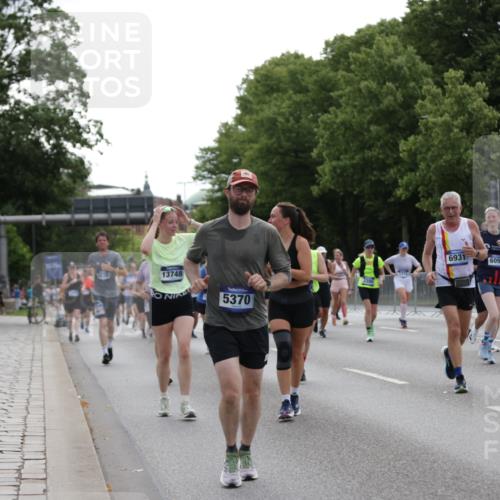 29.06.2025 - hella hamburg halbmarathon Jannik Wohlers http://msf.ph/oto/8140430 29.06.2025 10:43:07 Lombardsbrücke 1023, 1155, 1400, 1878, 3238, 3329, 3390, 4367, 4866, 5214, 5370, 5720, 6012, 6096, 6226, 6440, 6931, 7197, 7504, 7926, 8135, 8233, 8408, 8504, 9639, 9641, 9831, 10083, 10200, 10202, 10325, 11279, 11969, 12654, 13730, 13748, 14528, 14866, 14890, 15079, 15177, 15187, 15795, 15848, 16358, 16560, 16589, 16901, 16902, 17143, 17210, 18341, 18497, 19031, 19043, 19141 meine-sportfotos.de