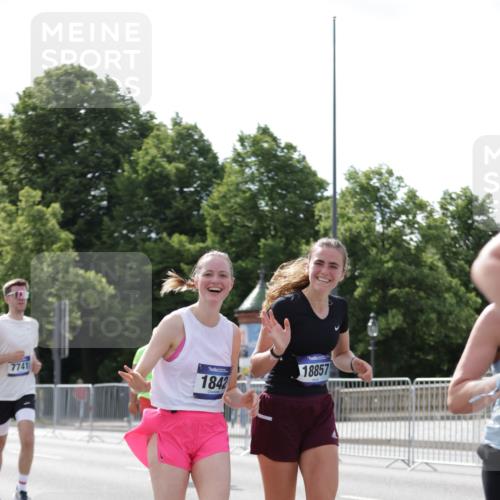 29.06.2025 - hella hamburg halbmarathon Jannik Wohlers http://msf.ph/oto/8140433 29.06.2025 10:05:35 Lombardsbrücke 1229, 1448, 1830, 1842, 2540, 3062, 4169, 4542, 6014, 7741, 8051, 8316, 8894, 8909, 9477, 13042, 13054, 14987, 15229, 15766, 15772, 16441, 16687, 17885, 18768, 18857 meine-sportfotos.de