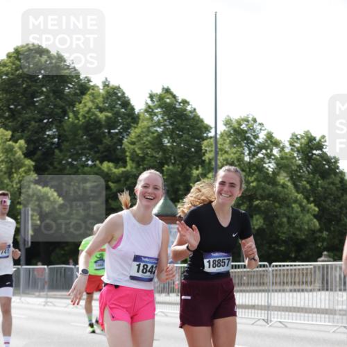 29.06.2025 - hella hamburg halbmarathon Jannik Wohlers http://msf.ph/oto/8140435 29.06.2025 10:05:35 Lombardsbrücke 1229, 1448, 1830, 1842, 2540, 3062, 4169, 4542, 6014, 7741, 8051, 8316, 8894, 8909, 9477, 13042, 13054, 14987, 15229, 15766, 15772, 16441, 16687, 17885, 18768, 18857 meine-sportfotos.de