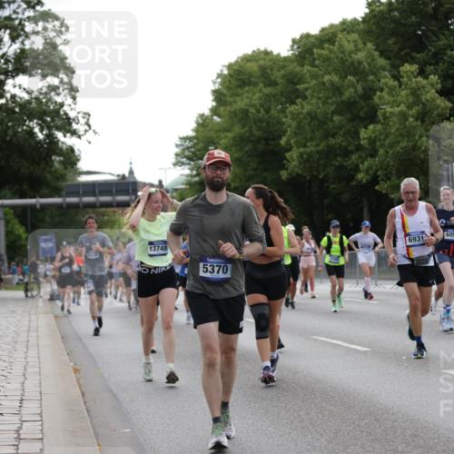 29.06.2025 - hella hamburg halbmarathon Jannik Wohlers http://msf.ph/oto/8140436 29.06.2025 10:43:07 Lombardsbrücke 1023, 1155, 1400, 1878, 3238, 3329, 3390, 4367, 4866, 5214, 5370, 5720, 6012, 6096, 6226, 6440, 6931, 7197, 7504, 7926, 8135, 8233, 8408, 8504, 9639, 9641, 9831, 10083, 10200, 10202, 10325, 11279, 11969, 12654, 13730, 13748, 14528, 14866, 14890, 15079, 15177, 15187, 15795, 15848, 16358, 16560, 16589, 16901, 16902, 17143, 17210, 18341, 18497, 19031, 19043, 19141 meine-sportfotos.de