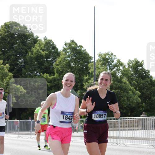 29.06.2025 - hella hamburg halbmarathon Jannik Wohlers http://msf.ph/oto/8140441 29.06.2025 10:05:35 Lombardsbrücke 1229, 1448, 1830, 1842, 2540, 3062, 4169, 4542, 6014, 7741, 8051, 8316, 8894, 8909, 9477, 13042, 13054, 14987, 15229, 15766, 15772, 16441, 16687, 17885, 18768, 18857 meine-sportfotos.de