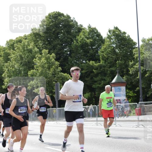 29.06.2025 - hella hamburg halbmarathon Jannik Wohlers http://msf.ph/oto/8140447 29.06.2025 10:05:35 Lombardsbrücke 1229, 1448, 1830, 1842, 2540, 3062, 4169, 4542, 6014, 7741, 8051, 8316, 8894, 8909, 9477, 13042, 13054, 14987, 15229, 15766, 15772, 16441, 16687, 17885, 18768, 18857 meine-sportfotos.de