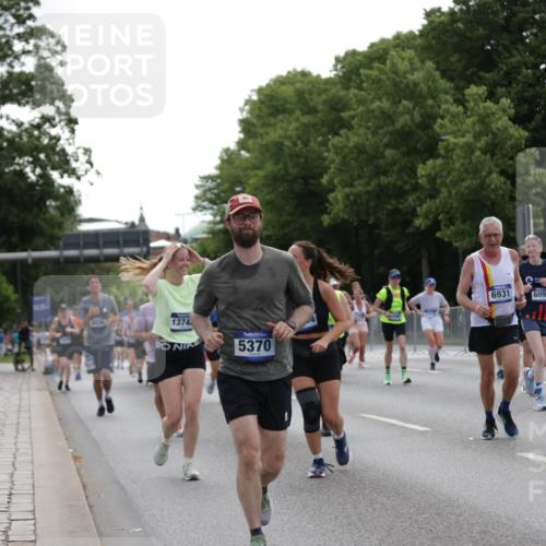 29.06.2025 - hella hamburg halbmarathon Jannik Wohlers http://msf.ph/oto/8140450 29.06.2025 10:43:07 Lombardsbrücke 1023, 1155, 1400, 1878, 3238, 3329, 3390, 4367, 4866, 5214, 5370, 5720, 6012, 6096, 6226, 6440, 6931, 7197, 7504, 7926, 8135, 8233, 8408, 8504, 9639, 9641, 9831, 10083, 10200, 10202, 10325, 11279, 11969, 12654, 13730, 13748, 14528, 14866, 14890, 15079, 15177, 15187, 15795, 15848, 16358, 16560, 16589, 16901, 16902, 17143, 17210, 18341, 18497, 19031, 19043, 19141 meine-sportfotos.de
