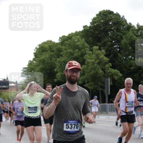29.06.2025 - hella hamburg halbmarathon Jannik Wohlers http://msf.ph/oto/8140465 29.06.2025 10:43:08 Lombardsbrücke 1023, 1155, 1310, 1400, 1878, 3238, 3390, 4367, 4866, 5214, 5370, 6012, 6096, 6226, 6440, 6931, 6971, 6973, 7197, 7504, 7926, 8135, 8233, 8408, 8504, 9639, 9641, 9831, 10083, 10200, 10202, 10325, 11279, 11969, 12654, 13730, 13748, 14528, 14866, 14890, 15079, 15177, 15187, 15795, 15848, 16358, 16560, 16589, 16901, 16902, 17143, 17210, 18341, 18436, 18497, 19043, 19141 meine-sportfotos.de