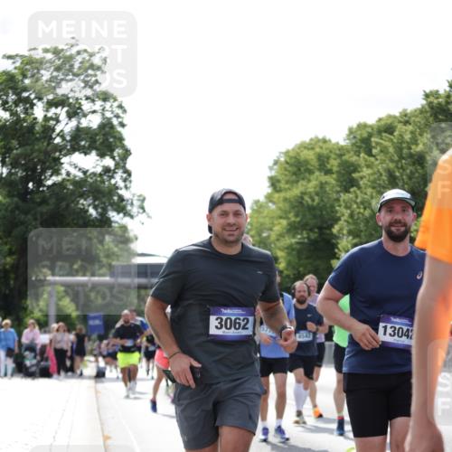 29.06.2025 - hella hamburg halbmarathon Jannik Wohlers http://msf.ph/oto/8140480 29.06.2025 10:05:39 Lombardsbrücke 1448, 1830, 1842, 3062, 4169, 4542, 6014, 7138, 7741, 8051, 8316, 9361, 13042, 13054, 14369, 14987, 15229, 15766, 15772, 16441, 16687, 17239, 17746, 17885, 18768, 18857, 18966 meine-sportfotos.de