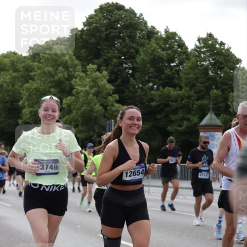 29.06.2025 - hella hamburg halbmarathon Jannik Wohlers http://msf.ph/oto/8140500 29.06.2025 10:43:09 Lombardsbrücke 1023, 1155, 1310, 1400, 1878, 3238, 3390, 4367, 4866, 5214, 5370, 6012, 6096, 6226, 6440, 6931, 6971, 6973, 7197, 7205, 7206, 7504, 7926, 8000, 8135, 8233, 8408, 8504, 9639, 9641, 9831, 10083, 10200, 10202, 10325, 11279, 11969, 12654, 13730, 13748, 14528, 14866, 14890, 15079, 15177, 15187, 15795, 15848, 16358, 16560, 16589, 16901, 16902, 17143, 17210, 18310, 18341, 18436, 18497, 19043, 19141 meine-sportfotos.de