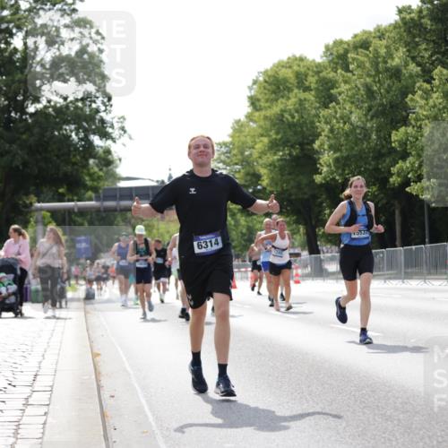 29.06.2025 - hella hamburg halbmarathon Jannik Wohlers http://msf.ph/oto/8140501 29.06.2025 10:05:53 Lombardsbrücke 1245, 1766, 4542, 4666, 4868, 5431, 6314, 7138, 9361, 9560, 10781, 13054, 13481, 13863, 14369, 15113, 15145, 15229, 15462, 15537, 17239, 17746, 18042, 18910, 18913, 18966 meine-sportfotos.de