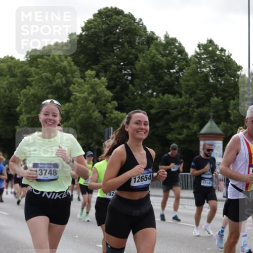 29.06.2025 - hella hamburg halbmarathon Jannik Wohlers http://msf.ph/oto/8140503 29.06.2025 10:43:09 Lombardsbrücke 1023, 1155, 1310, 1400, 1878, 3238, 3390, 4367, 4866, 5214, 5370, 6012, 6096, 6226, 6440, 6931, 6971, 6973, 7197, 7205, 7206, 7504, 7926, 8000, 8135, 8233, 8408, 8504, 9639, 9641, 9831, 10083, 10200, 10202, 10325, 11279, 11969, 12654, 13730, 13748, 14528, 14866, 14890, 15079, 15177, 15187, 15795, 15848, 16358, 16560, 16589, 16901, 16902, 17143, 17210, 18310, 18341, 18436, 18497, 19043, 19141 meine-sportfotos.de