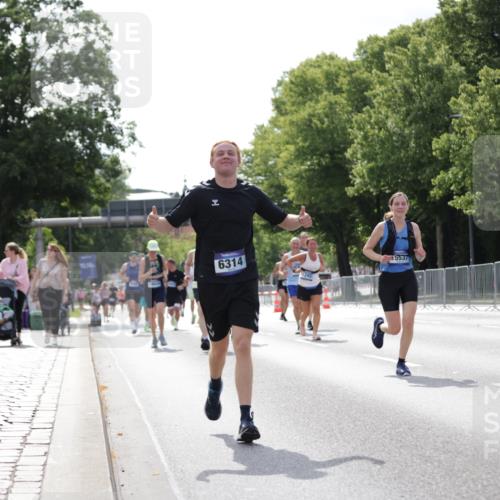 29.06.2025 - hella hamburg halbmarathon Jannik Wohlers http://msf.ph/oto/8140506 29.06.2025 10:05:53 Lombardsbrücke 1245, 1766, 4542, 4666, 4868, 5431, 6314, 7138, 9361, 9560, 10781, 13054, 13481, 13863, 14369, 15113, 15145, 15229, 15462, 15537, 17239, 17746, 18042, 18910, 18913, 18966 meine-sportfotos.de