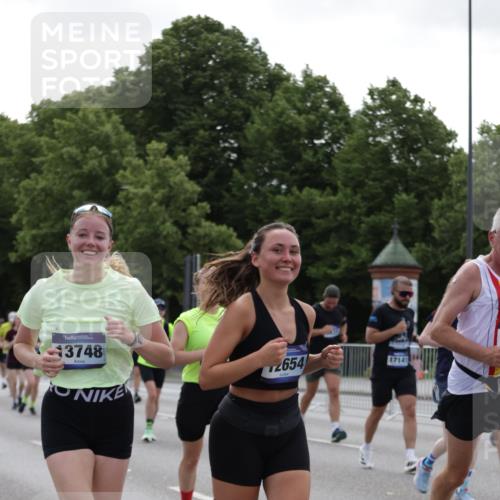 29.06.2025 - hella hamburg halbmarathon Jannik Wohlers http://msf.ph/oto/8140507 29.06.2025 10:43:09 Lombardsbrücke 1023, 1155, 1310, 1400, 1878, 3238, 3390, 4367, 4866, 5214, 5370, 6012, 6096, 6226, 6440, 6931, 6971, 6973, 7197, 7205, 7206, 7504, 7926, 8000, 8135, 8233, 8408, 8504, 9639, 9641, 9831, 10083, 10200, 10202, 10325, 11279, 11969, 12654, 13730, 13748, 14528, 14866, 14890, 15079, 15177, 15187, 15795, 15848, 16358, 16560, 16589, 16901, 16902, 17143, 17210, 18310, 18341, 18436, 18497, 19043, 19141 meine-sportfotos.de