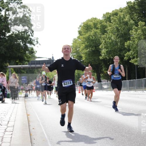 29.06.2025 - hella hamburg halbmarathon Jannik Wohlers http://msf.ph/oto/8140513 29.06.2025 10:05:53 Lombardsbrücke 1245, 1766, 4542, 4666, 4868, 5431, 6314, 7138, 9361, 9560, 10781, 13054, 13481, 13863, 14369, 15113, 15145, 15229, 15462, 15537, 17239, 17746, 18042, 18910, 18913, 18966 meine-sportfotos.de