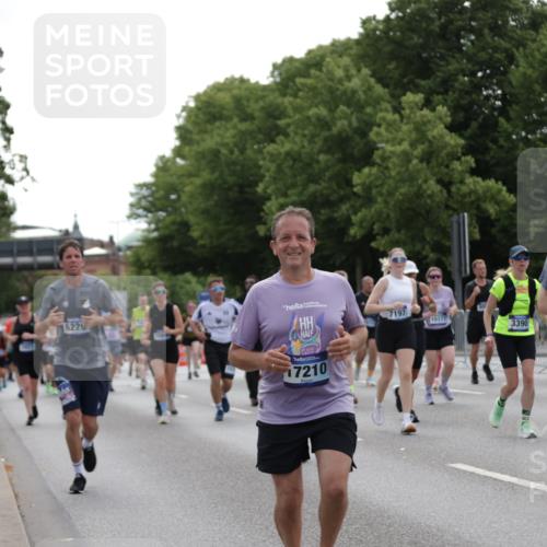 29.06.2025 - hella hamburg halbmarathon Jannik Wohlers http://msf.ph/oto/8140516 29.06.2025 10:43:11 Lombardsbrücke 1023, 1310, 1400, 3390, 4367, 4866, 5192, 5201, 5214, 5370, 6012, 6096, 6226, 6440, 6931, 6971, 6973, 7197, 7205, 7206, 7504, 7926, 8000, 8135, 8233, 8408, 8504, 9639, 9641, 9831, 10083, 10097, 10200, 10202, 10220, 10325, 10799, 11279, 12654, 13705, 13730, 13748, 14528, 14866, 14890, 15079, 15177, 15187, 15795, 15848, 16358, 16560, 16589, 16901, 16902, 17143, 17210, 17501, 18310, 18341, 18436, 18497, 19043, 19141 meine-sportfotos.de