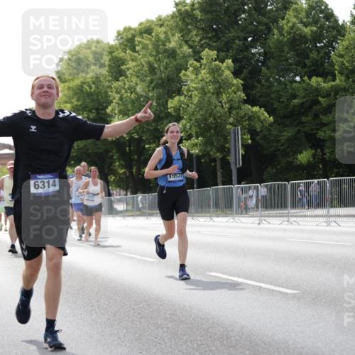 29.06.2025 - hella hamburg halbmarathon Jannik Wohlers http://msf.ph/oto/8140521 29.06.2025 10:05:53 Lombardsbrücke 1245, 1766, 4542, 4666, 4868, 5431, 6314, 7138, 9361, 9560, 10781, 13054, 13481, 13863, 14369, 15113, 15145, 15229, 15462, 15537, 17239, 17746, 18042, 18910, 18913, 18966 meine-sportfotos.de