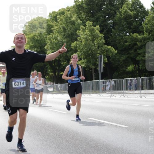 29.06.2025 - hella hamburg halbmarathon Jannik Wohlers http://msf.ph/oto/8140525 29.06.2025 10:05:53 Lombardsbrücke 1245, 1766, 4542, 4666, 4868, 5431, 6314, 7138, 9361, 9560, 10781, 13054, 13481, 13863, 14369, 15113, 15145, 15229, 15462, 15537, 17239, 17746, 18042, 18910, 18913, 18966 meine-sportfotos.de