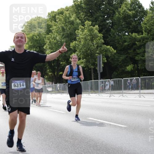 29.06.2025 - hella hamburg halbmarathon Jannik Wohlers http://msf.ph/oto/8140528 29.06.2025 10:05:54 Lombardsbrücke 1245, 1766, 4542, 4666, 4868, 5431, 6314, 7138, 9361, 9560, 10214, 10297, 10781, 13481, 13863, 14369, 15113, 15145, 15229, 15462, 15537, 15858, 17239, 17746, 18042, 18575, 18910, 18913, 18966 meine-sportfotos.de