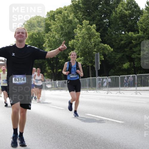 29.06.2025 - hella hamburg halbmarathon Jannik Wohlers http://msf.ph/oto/8140533 29.06.2025 10:05:54 Lombardsbrücke 1245, 1766, 4542, 4666, 4868, 5431, 6314, 7138, 9361, 9560, 10214, 10297, 10781, 13481, 13863, 14369, 15113, 15145, 15229, 15462, 15537, 15858, 17239, 17746, 18042, 18575, 18910, 18913, 18966 meine-sportfotos.de