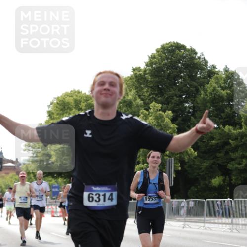 29.06.2025 - hella hamburg halbmarathon Jannik Wohlers http://msf.ph/oto/8140547 29.06.2025 10:05:54 Lombardsbrücke 1245, 1766, 4542, 4666, 4868, 5431, 6314, 7138, 9361, 9560, 10214, 10297, 10781, 13481, 13863, 14369, 15113, 15145, 15229, 15462, 15537, 15858, 17239, 17746, 18042, 18575, 18910, 18913, 18966 meine-sportfotos.de