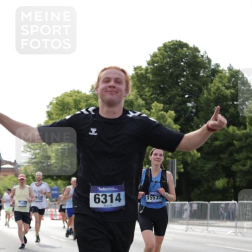 29.06.2025 - hella hamburg halbmarathon Jannik Wohlers http://msf.ph/oto/8140551 29.06.2025 10:05:54 Lombardsbrücke 1245, 1766, 4542, 4666, 4868, 5431, 6314, 7138, 9361, 9560, 10214, 10297, 10781, 13481, 13863, 14369, 15113, 15145, 15229, 15462, 15537, 15858, 17239, 17746, 18042, 18575, 18910, 18913, 18966 meine-sportfotos.de