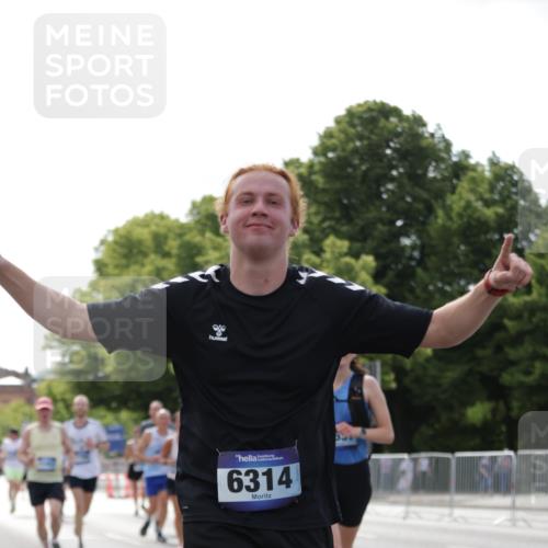 29.06.2025 - hella hamburg halbmarathon Jannik Wohlers http://msf.ph/oto/8140558 29.06.2025 10:05:54 Lombardsbrücke 1245, 1766, 4542, 4666, 4868, 5431, 6314, 7138, 9361, 9560, 10214, 10297, 10781, 13481, 13863, 14369, 15113, 15145, 15229, 15462, 15537, 15858, 17239, 17746, 18042, 18575, 18910, 18913, 18966 meine-sportfotos.de