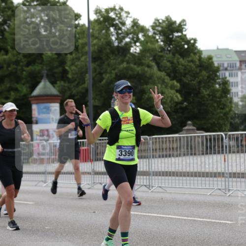 29.06.2025 - hella hamburg halbmarathon Jannik Wohlers http://msf.ph/oto/8140565 29.06.2025 10:43:13 Lombardsbrücke 1023, 1310, 1400, 2733, 3390, 4866, 5192, 5201, 5214, 5370, 6012, 6096, 6226, 6931, 6971, 6973, 7197, 7205, 7206, 7489, 7504, 7926, 8000, 8233, 8408, 8504, 9831, 10083, 10097, 10200, 10202, 10220, 10325, 10799, 11279, 12518, 12654, 13705, 13730, 13748, 14866, 14890, 15079, 15177, 15187, 15448, 15795, 15848, 16358, 16560, 16589, 16901, 16902, 17143, 17210, 17501, 18310, 18318, 18341, 18436, 18497, 19141 meine-sportfotos.de