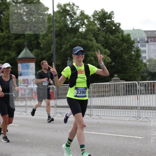 29.06.2025 - hella hamburg halbmarathon Jannik Wohlers http://msf.ph/oto/8140570 29.06.2025 10:43:13 Lombardsbrücke 1023, 1310, 1400, 2733, 3390, 4866, 5192, 5201, 5214, 5370, 6012, 6096, 6226, 6931, 6971, 6973, 7197, 7205, 7206, 7489, 7504, 7926, 8000, 8233, 8408, 8504, 9831, 10083, 10097, 10200, 10202, 10220, 10325, 10799, 11279, 12518, 12654, 13705, 13730, 13748, 14866, 14890, 15079, 15177, 15187, 15448, 15795, 15848, 16358, 16560, 16589, 16901, 16902, 17143, 17210, 17501, 18310, 18318, 18341, 18436, 18497, 19141 meine-sportfotos.de