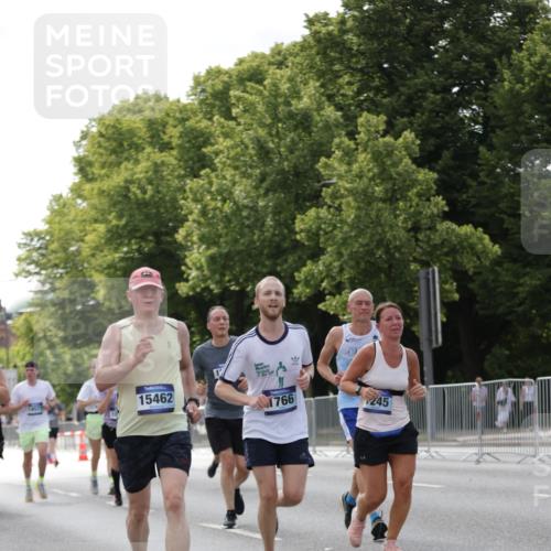 29.06.2025 - hella hamburg halbmarathon Jannik Wohlers http://msf.ph/oto/8140582 29.06.2025 10:05:57 Lombardsbrücke 1245, 1766, 4666, 4868, 5431, 6314, 7138, 9361, 9560, 10214, 10297, 10781, 13481, 13863, 14369, 15113, 15145, 15462, 15537, 15858, 17239, 17746, 18042, 18575, 18577, 18910, 18913, 18966 meine-sportfotos.de