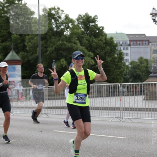 29.06.2025 - hella hamburg halbmarathon Jannik Wohlers http://msf.ph/oto/8140585 29.06.2025 10:43:13 Lombardsbrücke 1023, 1310, 1400, 2733, 3390, 4866, 5192, 5201, 5214, 5370, 6012, 6096, 6226, 6931, 6971, 6973, 7197, 7205, 7206, 7489, 7504, 7926, 8000, 8233, 8408, 8504, 9831, 10083, 10097, 10200, 10202, 10220, 10325, 10799, 11279, 12518, 12654, 13705, 13730, 13748, 14866, 14890, 15079, 15177, 15187, 15448, 15795, 15848, 16358, 16560, 16589, 16901, 16902, 17143, 17210, 17501, 18310, 18318, 18341, 18436, 18497, 19141 meine-sportfotos.de
