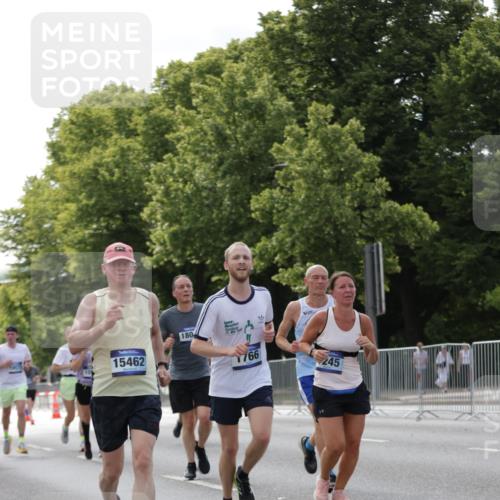 29.06.2025 - hella hamburg halbmarathon Jannik Wohlers http://msf.ph/oto/8140587 29.06.2025 10:05:57 Lombardsbrücke 1245, 1766, 4666, 4868, 5431, 6314, 7138, 9361, 9560, 10214, 10297, 10781, 13481, 13863, 14369, 15113, 15145, 15462, 15537, 15858, 17239, 17746, 18042, 18575, 18577, 18910, 18913, 18966 meine-sportfotos.de