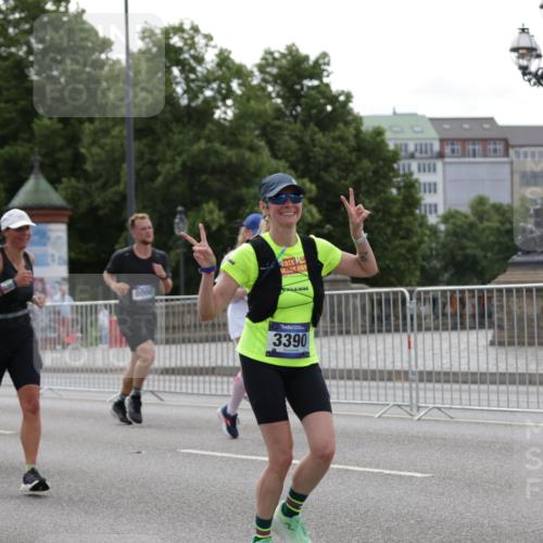 29.06.2025 - hella hamburg halbmarathon Jannik Wohlers http://msf.ph/oto/8140593 29.06.2025 10:43:13 Lombardsbrücke 1023, 1310, 1400, 2733, 3390, 4866, 5192, 5201, 5214, 5370, 6012, 6096, 6226, 6931, 6971, 6973, 7197, 7205, 7206, 7489, 7504, 7926, 8000, 8233, 8408, 8504, 9831, 10083, 10097, 10200, 10202, 10220, 10325, 10799, 11279, 12518, 12654, 13705, 13730, 13748, 14866, 14890, 15079, 15177, 15187, 15448, 15795, 15848, 16358, 16560, 16589, 16901, 16902, 17143, 17210, 17501, 18310, 18318, 18341, 18436, 18497, 19141 meine-sportfotos.de