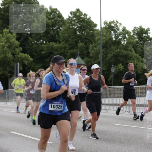 29.06.2025 - hella hamburg halbmarathon Jannik Wohlers http://msf.ph/oto/8140599 29.06.2025 10:43:14 Lombardsbrücke 1023, 1310, 1400, 2733, 3390, 4866, 5192, 5201, 5214, 5370, 6012, 6096, 6226, 6334, 6931, 6971, 6973, 7197, 7205, 7206, 7489, 7504, 7926, 8000, 8058, 8233, 8504, 9831, 10083, 10097, 10200, 10202, 10220, 10285, 10325, 10553, 10799, 11279, 12518, 12654, 13371, 13705, 13730, 13748, 14866, 14890, 15079, 15177, 15187, 15448, 15795, 15848, 16298, 16358, 16560, 16589, 16901, 16902, 17143, 17210, 17501, 18310, 18318, 18341, 18436, 19141 meine-sportfotos.de