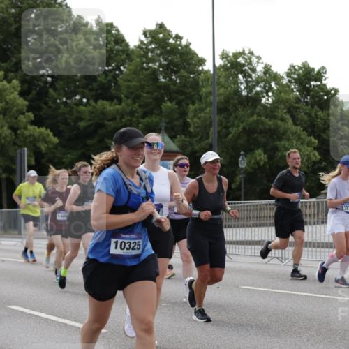 29.06.2025 - hella hamburg halbmarathon Jannik Wohlers http://msf.ph/oto/8140604 29.06.2025 10:43:14 Lombardsbrücke 1023, 1310, 1400, 2733, 3390, 4866, 5192, 5201, 5214, 5370, 6012, 6096, 6226, 6334, 6931, 6971, 6973, 7197, 7205, 7206, 7489, 7504, 7926, 8000, 8058, 8233, 8504, 9831, 10083, 10097, 10200, 10202, 10220, 10285, 10325, 10553, 10799, 11279, 12518, 12654, 13371, 13705, 13730, 13748, 14866, 14890, 15079, 15177, 15187, 15448, 15795, 15848, 16298, 16358, 16560, 16589, 16901, 16902, 17143, 17210, 17501, 18310, 18318, 18341, 18436, 19141 meine-sportfotos.de