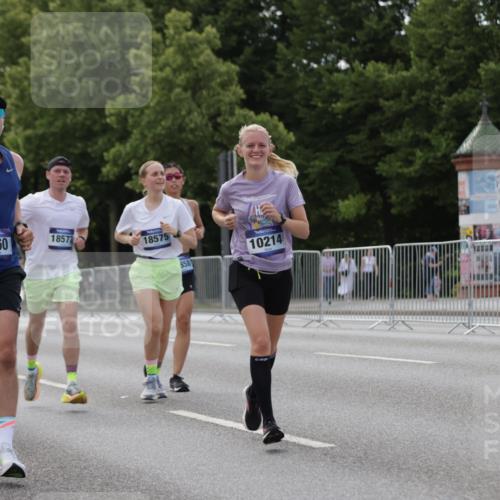 29.06.2025 - hella hamburg halbmarathon Jannik Wohlers http://msf.ph/oto/8140642 29.06.2025 10:06:01 Lombardsbrücke 1245, 1766, 4666, 4868, 5431, 6314, 9560, 10214, 10297, 10781, 13481, 13863, 15113, 15145, 15462, 15537, 15858, 18042, 18575, 18577, 18910, 18913 meine-sportfotos.de
