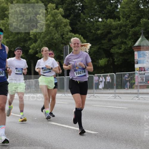 29.06.2025 - hella hamburg halbmarathon Jannik Wohlers http://msf.ph/oto/8140646 29.06.2025 10:06:01 Lombardsbrücke 1245, 1766, 4666, 4868, 5431, 6314, 9560, 10214, 10297, 10781, 13481, 13863, 15113, 15145, 15462, 15537, 15858, 18042, 18575, 18577, 18910, 18913 meine-sportfotos.de