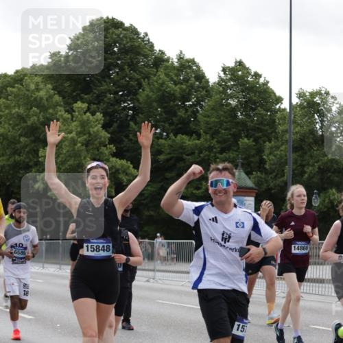 29.06.2025 - hella hamburg halbmarathon Jannik Wohlers http://msf.ph/oto/8140679 29.06.2025 10:43:16 Lombardsbrücke 1023, 1310, 1400, 2733, 3390, 3597, 4866, 5192, 5201, 5214, 5370, 6036, 6096, 6226, 6334, 6931, 6971, 6973, 7197, 7205, 7206, 7489, 7504, 8000, 8058, 8233, 8504, 9704, 9831, 10083, 10097, 10200, 10202, 10220, 10285, 10325, 10553, 10799, 12518, 12654, 13371, 13705, 13730, 13748, 14866, 15079, 15177, 15187, 15448, 15795, 15848, 16298, 16560, 16589, 16901, 16902, 17143, 17210, 17501, 18080, 18310, 18318, 18341, 18436 meine-sportfotos.de