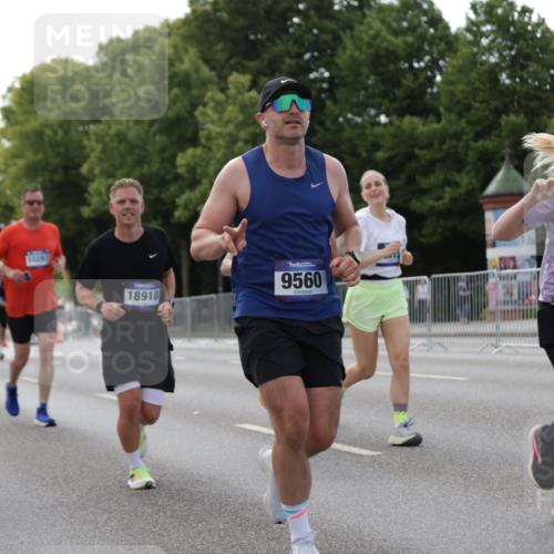 29.06.2025 - hella hamburg halbmarathon Jannik Wohlers http://msf.ph/oto/8140684 29.06.2025 10:06:03 Lombardsbrücke 1245, 1766, 4666, 4868, 6314, 6664, 9560, 10214, 10297, 10736, 10886, 12371, 13475, 13863, 15113, 15145, 15462, 15537, 15858, 17059, 18042, 18575, 18577, 18652, 18910, 18913 meine-sportfotos.de
