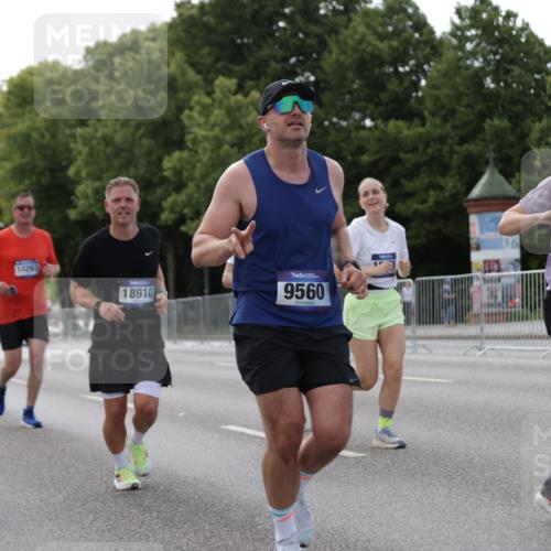29.06.2025 - hella hamburg halbmarathon Jannik Wohlers http://msf.ph/oto/8140687 29.06.2025 10:06:03 Lombardsbrücke 1245, 1766, 4666, 4868, 6314, 6664, 9560, 10214, 10297, 10736, 10886, 12371, 13475, 13863, 15113, 15145, 15462, 15537, 15858, 17059, 18042, 18575, 18577, 18652, 18910, 18913 meine-sportfotos.de