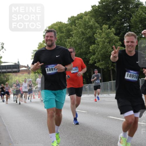 29.06.2025 - hella hamburg halbmarathon Jannik Wohlers http://msf.ph/oto/8140709 29.06.2025 10:06:04 Lombardsbrücke 1245, 1766, 4666, 4868, 6314, 6664, 9560, 10214, 10297, 10736, 10886, 12371, 13475, 13863, 14607, 15113, 15145, 15462, 15537, 15858, 17059, 18042, 18575, 18577, 18652, 18910, 18913 meine-sportfotos.de