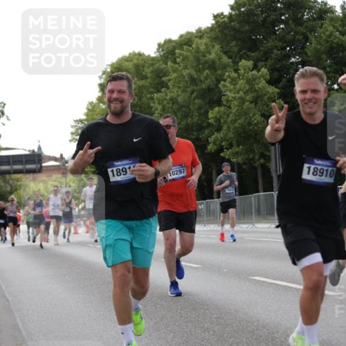 29.06.2025 - hella hamburg halbmarathon Jannik Wohlers http://msf.ph/oto/8140714 29.06.2025 10:06:04 Lombardsbrücke 1245, 1766, 4666, 4868, 6314, 6664, 9560, 10214, 10297, 10736, 10886, 12371, 13475, 13863, 14607, 15113, 15145, 15462, 15537, 15858, 17059, 18042, 18575, 18577, 18652, 18910, 18913 meine-sportfotos.de