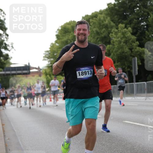 29.06.2025 - hella hamburg halbmarathon Jannik Wohlers http://msf.ph/oto/8140721 29.06.2025 10:06:04 Lombardsbrücke 1245, 1766, 4666, 4868, 6314, 6664, 9560, 10214, 10297, 10736, 10886, 12371, 13475, 13863, 14607, 15113, 15145, 15462, 15537, 15858, 17059, 18042, 18575, 18577, 18652, 18910, 18913 meine-sportfotos.de