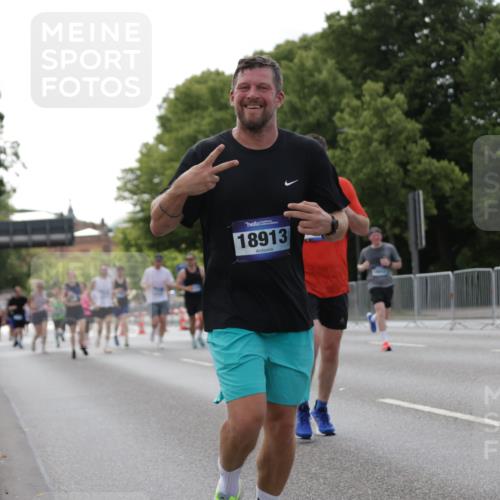 29.06.2025 - hella hamburg halbmarathon Jannik Wohlers http://msf.ph/oto/8140724 29.06.2025 10:06:04 Lombardsbrücke 1245, 1766, 4666, 4868, 6314, 6664, 9560, 10214, 10297, 10736, 10886, 12371, 13475, 13863, 14607, 15113, 15145, 15462, 15537, 15858, 17059, 18042, 18575, 18577, 18652, 18910, 18913 meine-sportfotos.de