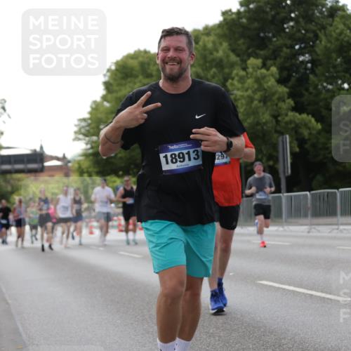29.06.2025 - hella hamburg halbmarathon Jannik Wohlers http://msf.ph/oto/8140728 29.06.2025 10:06:04 Lombardsbrücke 1245, 1766, 4666, 4868, 6314, 6664, 9560, 10214, 10297, 10736, 10886, 12371, 13475, 13863, 14607, 15113, 15145, 15462, 15537, 15858, 17059, 18042, 18575, 18577, 18652, 18910, 18913 meine-sportfotos.de