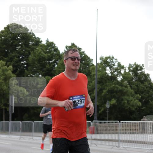 29.06.2025 - hella hamburg halbmarathon Jannik Wohlers http://msf.ph/oto/8140733 29.06.2025 10:06:06 Lombardsbrücke 1245, 1766, 4666, 5807, 5951, 6664, 9560, 10214, 10297, 10736, 10886, 12371, 13475, 13863, 14607, 15113, 15377, 15462, 15537, 15858, 16933, 17059, 18042, 18575, 18577, 18652, 18910, 18913 meine-sportfotos.de