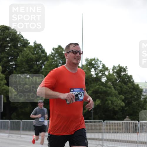 29.06.2025 - hella hamburg halbmarathon Jannik Wohlers http://msf.ph/oto/8140740 29.06.2025 10:06:06 Lombardsbrücke 1245, 1766, 4666, 5807, 5951, 6664, 9560, 10214, 10297, 10736, 10886, 12371, 13475, 13863, 14607, 15113, 15377, 15462, 15537, 15858, 16933, 17059, 18042, 18575, 18577, 18652, 18910, 18913 meine-sportfotos.de