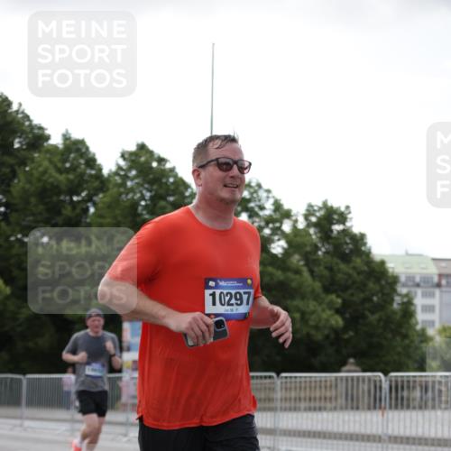 29.06.2025 - hella hamburg halbmarathon Jannik Wohlers http://msf.ph/oto/8140746 29.06.2025 10:06:06 Lombardsbrücke 1245, 1766, 4666, 5807, 5951, 6664, 9560, 10214, 10297, 10736, 10886, 12371, 13475, 13863, 14607, 15113, 15377, 15462, 15537, 15858, 16933, 17059, 18042, 18575, 18577, 18652, 18910, 18913 meine-sportfotos.de