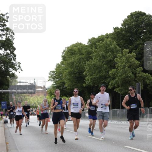 29.06.2025 - hella hamburg halbmarathon Jannik Wohlers http://msf.ph/oto/8140774 29.06.2025 10:06:09 Lombardsbrücke 1245, 1766, 4666, 5807, 5951, 6664, 8290, 9560, 10214, 10297, 10736, 10886, 12371, 13475, 14607, 15377, 15462, 15858, 16933, 17059, 18042, 18575, 18577, 18652, 18828, 18910, 18913 meine-sportfotos.de