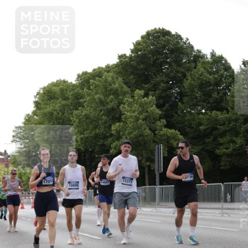 29.06.2025 - hella hamburg halbmarathon Jannik Wohlers http://msf.ph/oto/8140777 29.06.2025 10:06:10 Lombardsbrücke 1766, 4666, 5807, 5951, 6664, 8290, 9560, 10214, 10297, 10736, 10886, 12371, 13475, 14607, 15377, 15858, 16933, 17059, 18042, 18381, 18575, 18577, 18652, 18828, 18910, 18913 meine-sportfotos.de