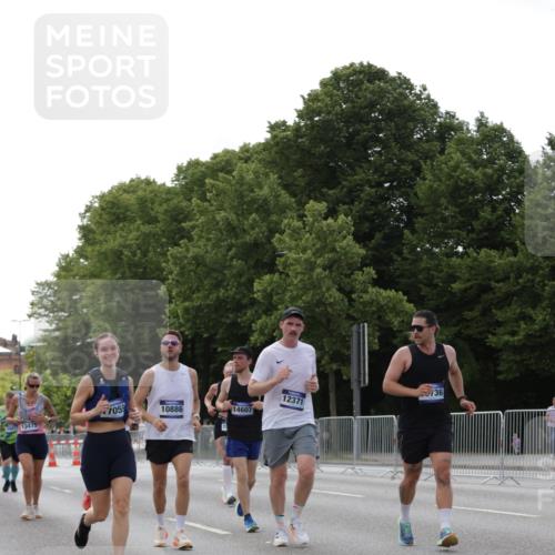 29.06.2025 - hella hamburg halbmarathon Jannik Wohlers http://msf.ph/oto/8140778 29.06.2025 10:06:10 Lombardsbrücke 1766, 4666, 5807, 5951, 6664, 8290, 9560, 10214, 10297, 10736, 10886, 12371, 13475, 14607, 15377, 15858, 16933, 17059, 18042, 18381, 18575, 18577, 18652, 18828, 18910, 18913 meine-sportfotos.de